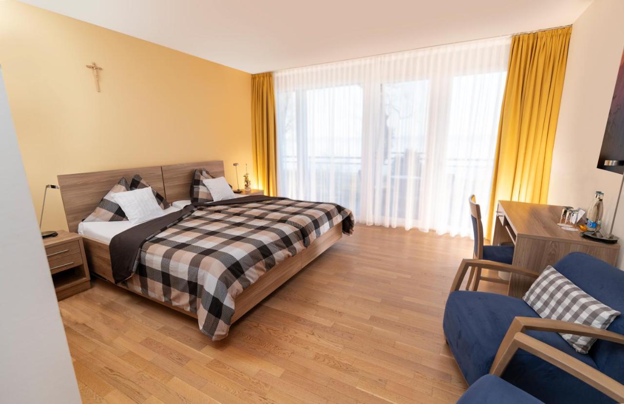 Hotel Restaurant Sokrates Güttingen エクステリア 写真