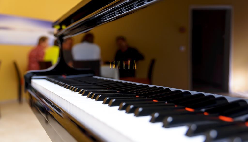 Hotel Restaurant Sokrates Güttingen エクステリア 写真